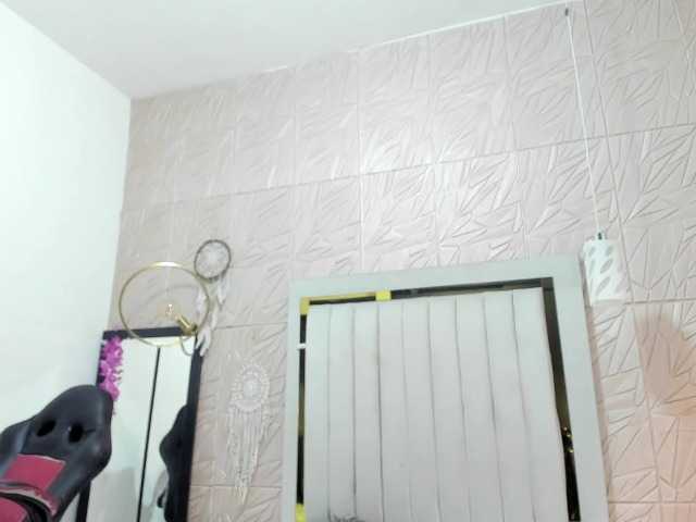 Nicol-Zurich live cam on BongaCams