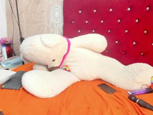 Nicol-Zurich live cam on BongaCams
