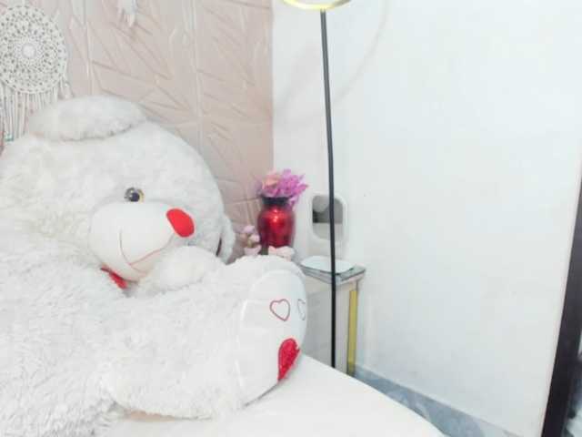 Nicol-Zurich live cam on BongaCams