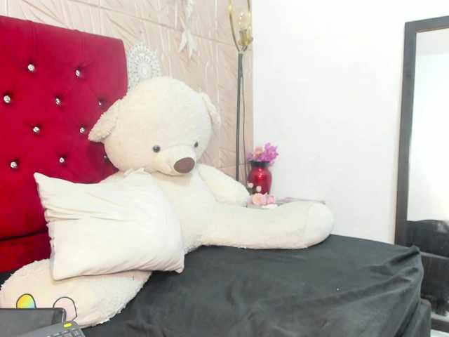 Nicol-Zurich live cam on BongaCams