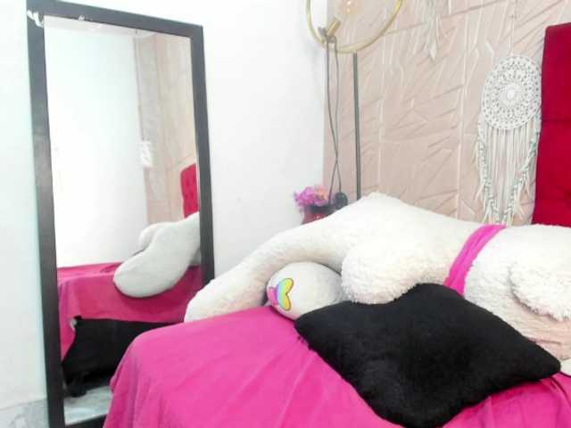 Nicol-Zurich live cam on BongaCams