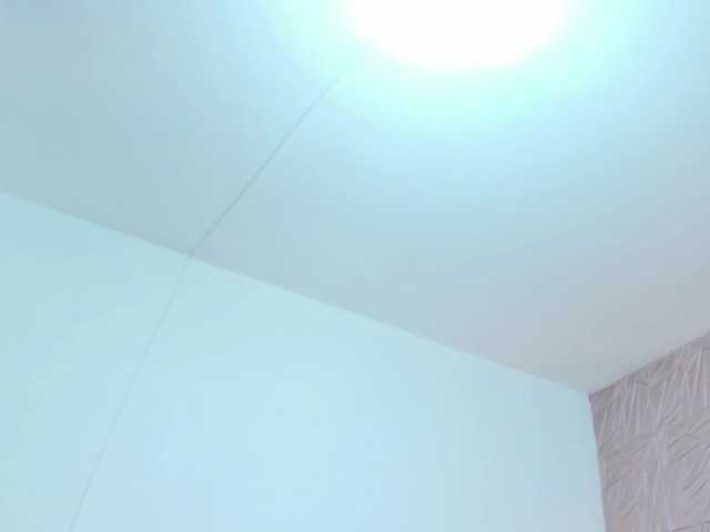 Nicol-Zurich's BongaCams show and profile