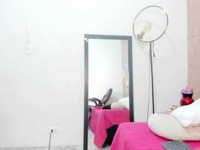 Nicol-Zurich live cam on BongaCams
