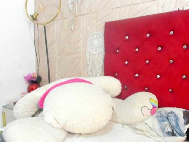 Nicol-Zurich live cam on BongaCams