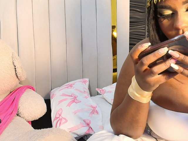 Nicol-Zurich live cam on BongaCams