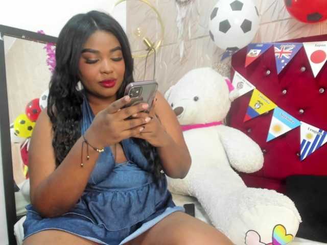 Nicol-Zurich live cam on BongaCams