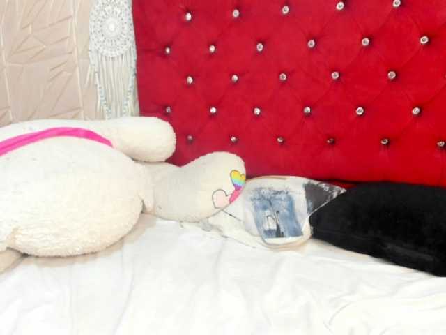 Nicol-Zurich live webcam show