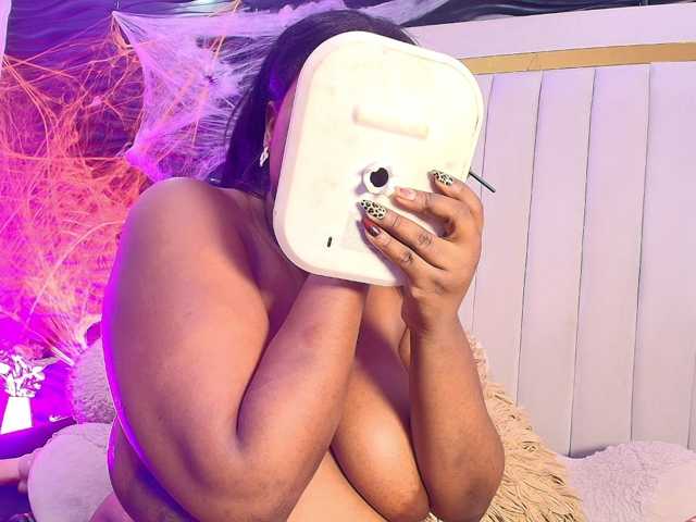 Nicol-Zurich live cam on BongaCams