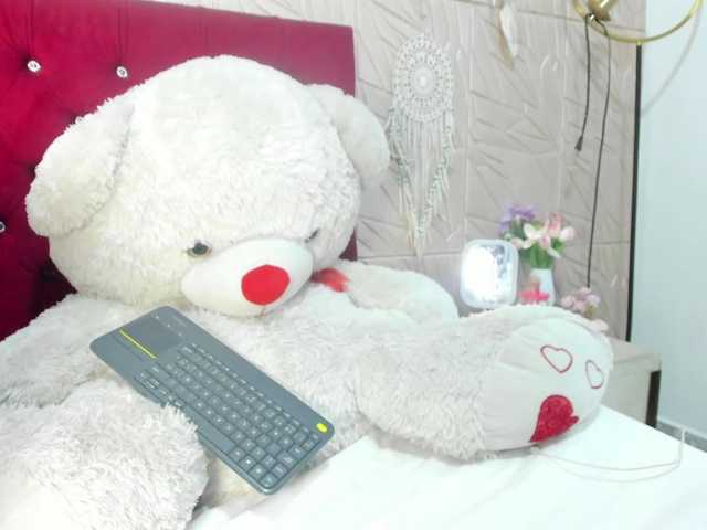 Nicol-Zurich live cam on BongaCams