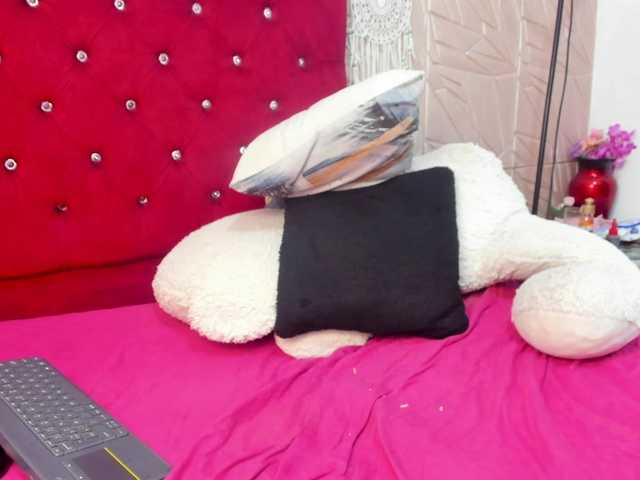 Nicol-Zurich live cam on BongaCams
