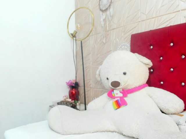 Nicol-Zurich live cam on BongaCams