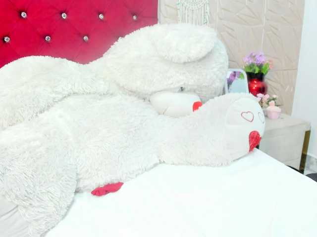 Nicol-Zurich live cam on BongaCams