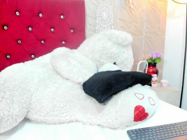 Nicol-Zurich live cam on BongaCams