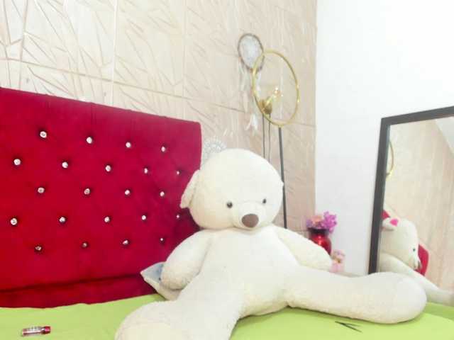Nicol-Zurich live cam on BongaCams