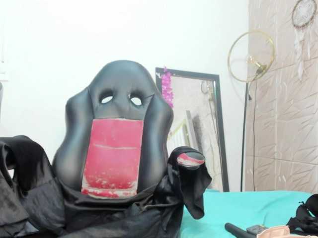 Nicol-Zurich live cam on BongaCams