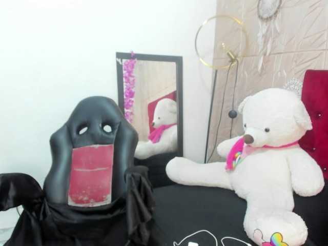 Nicol-Zurich live cam on BongaCams