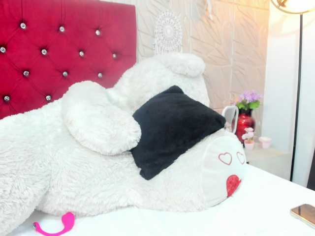 Nicol-Zurich live cam on BongaCams