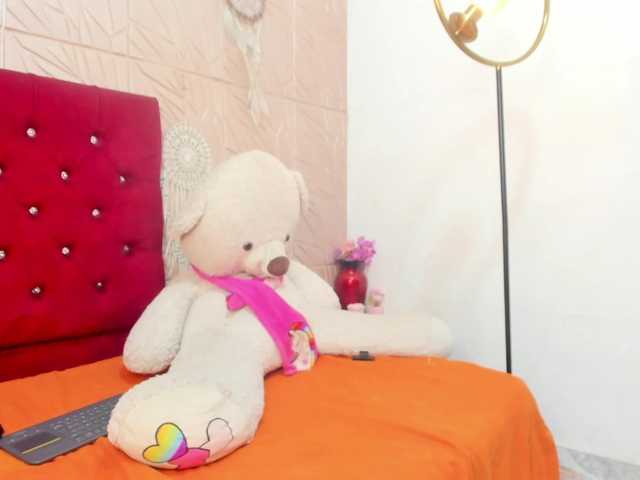 Nicol-Zurich live cam on BongaCams