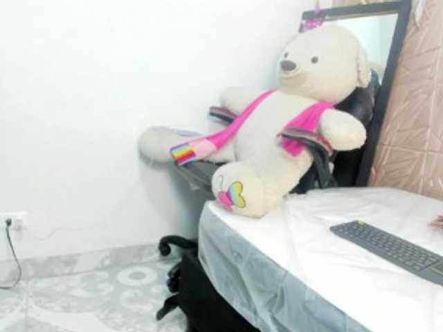 Nicol-Zurich live cam on BongaCams