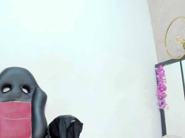 Nicol-Zurich live cam on BongaCams