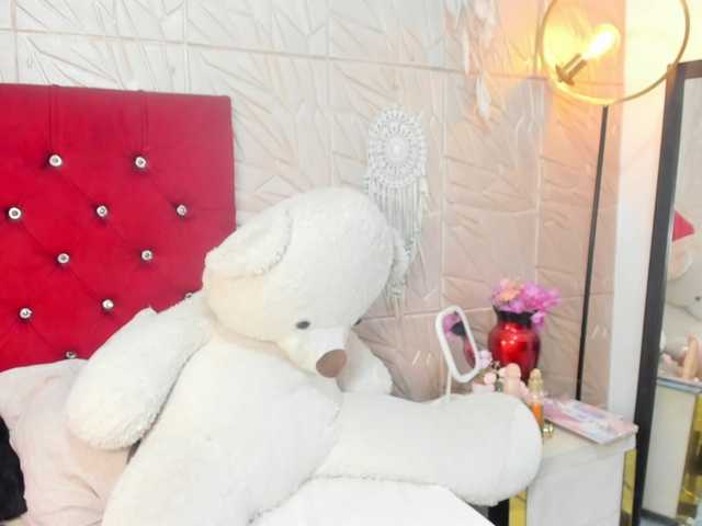 Nicol-Zurich live cam on BongaCams