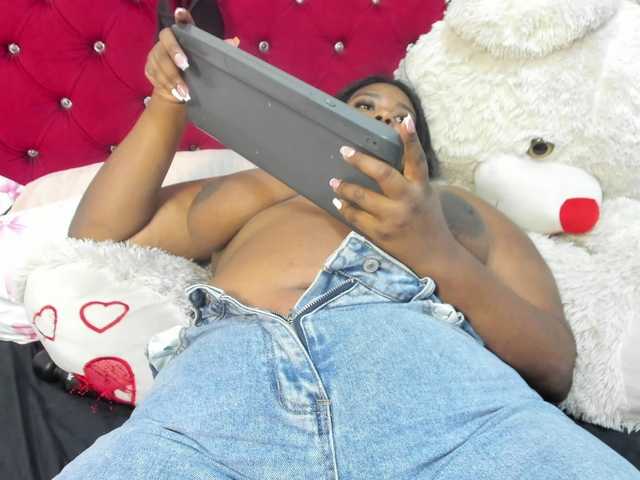 Nicol-Zurich live cam on BongaCams