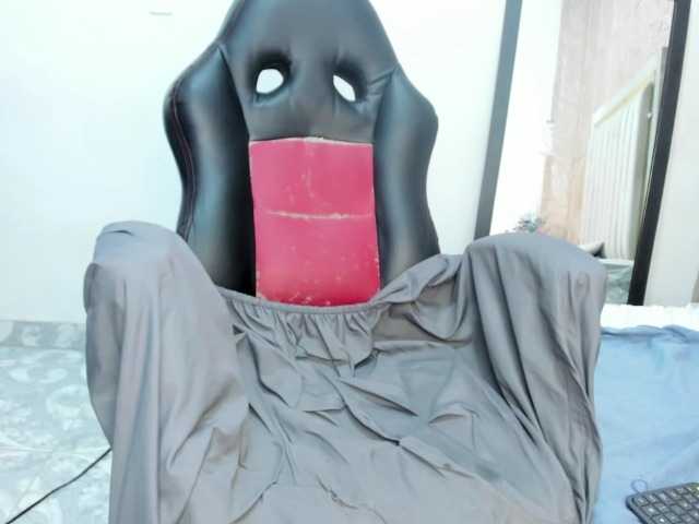 Nicol-Zurich's BongaCams show and profile