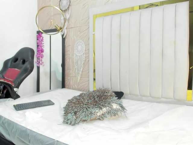 Nicol-Zurich live cam on BongaCams