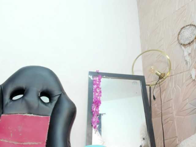 Nicol-Zurich live cam on BongaCams