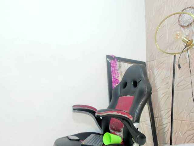 Nicol-Zurich live cam on BongaCams