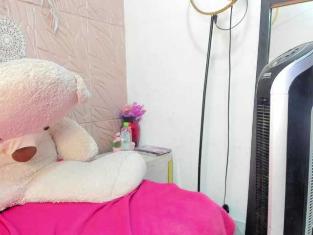 Nicol-Zurich live cam on BongaCams
