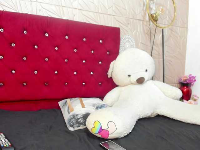 Nicol-Zurich live cam on BongaCams
