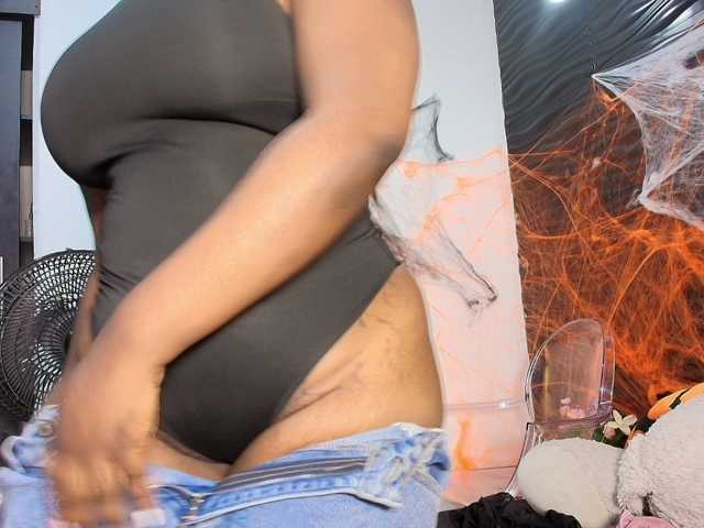 Nicol-Zurich live cam on BongaCams