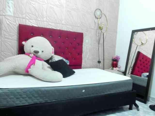 Nicol-Zurich Live Webcam on BongaCams