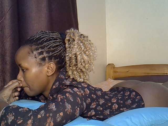 Sweetroshana live cam on BongaCams