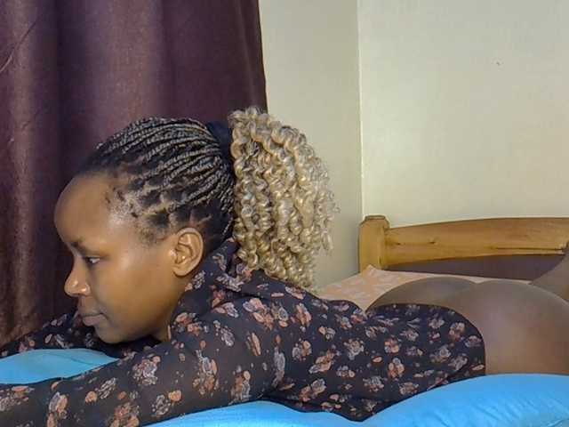 Sweetroshana live cam on BongaCams