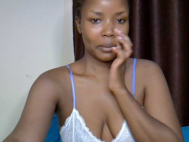 Sweetroshana live cam on BongaCams
