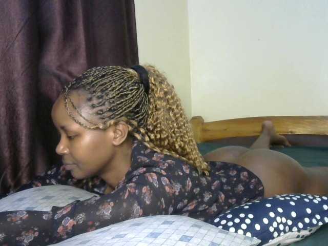 Sweetroshana live cam on BongaCams