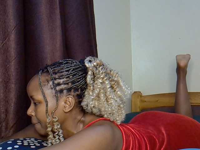 Sweetroshana live cam on BongaCams