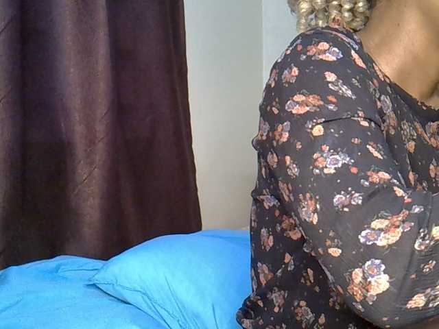 Sweetroshana live cam on BongaCams