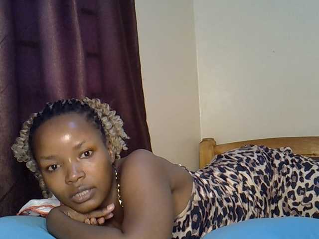 Sweetroshana live cam on BongaCams