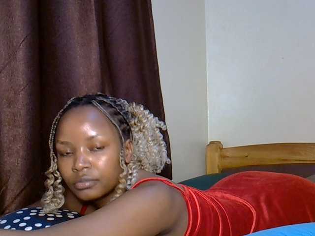 le modèle Sweetroshana est en webcam porno dans un show sur le site bongacams, il possède les tags suivants: Ebony,Blonde,Trimmed
