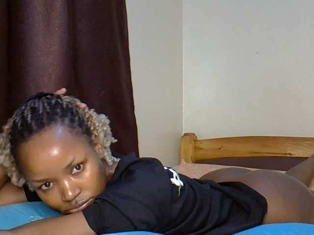 Sweetroshana live cam on BongaCams