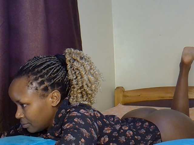 Sweetroshana live cam on BongaCams
