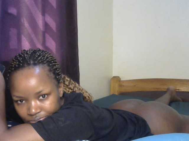 Sweetroshana live cam on BongaCams
