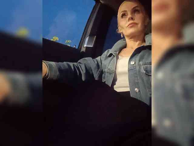 Mazalane live female cam on bongacams