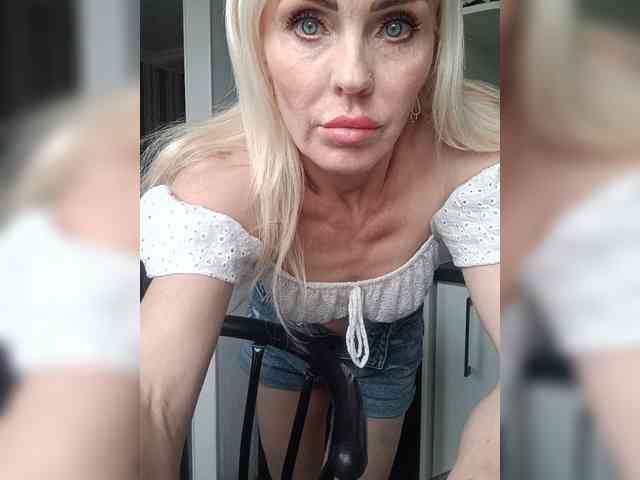Mazalane live female cam on bongacams