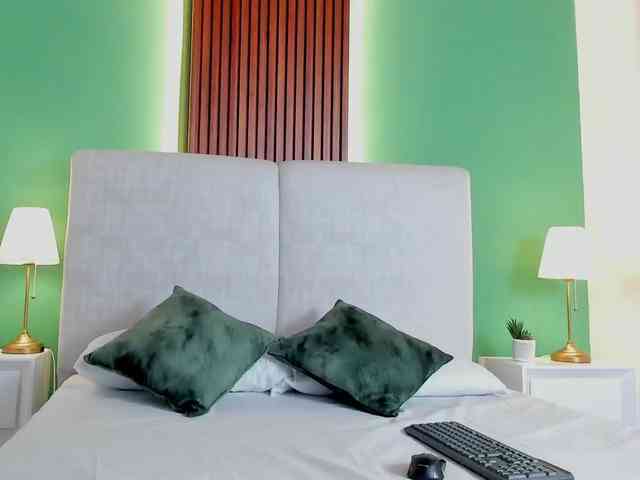 Model: Victoria-Bailey