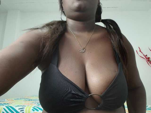 roosjasmin's BongaCams show and profile