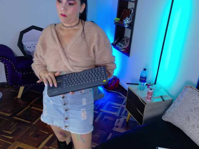 ScarletHiit live cam